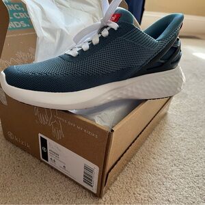 Kizik Women’s Athens size 6